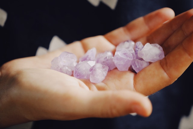 Lithotherapie des Minéraux aux Chakras
