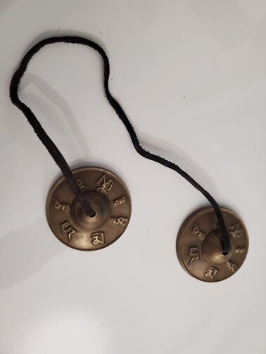 802d0394-ecf3-43ca-91c2-048b249c4cea (1) (1) Tingsha (cymbales tibétaine) de méditation